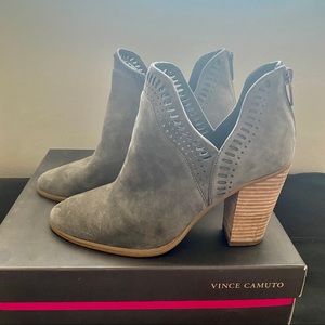 VINCE CAMUTO Fileana Split Shaft Bootie